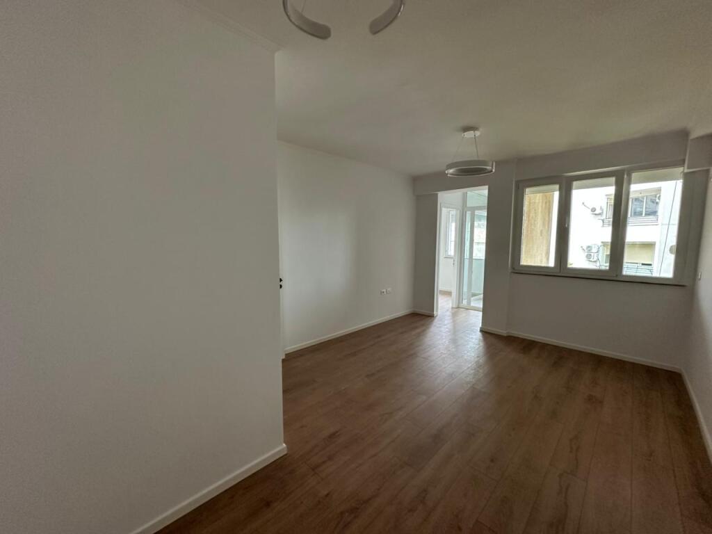 Apartament 1+1 per shitje ne Don Bosko tek Viva Market.