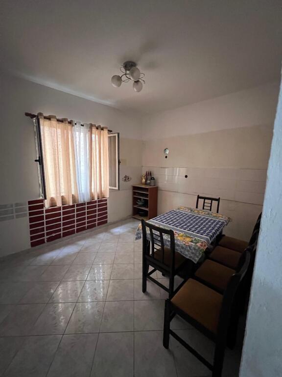 VILLA SU TRE PIANI IN VENDITA A 5 MAJI