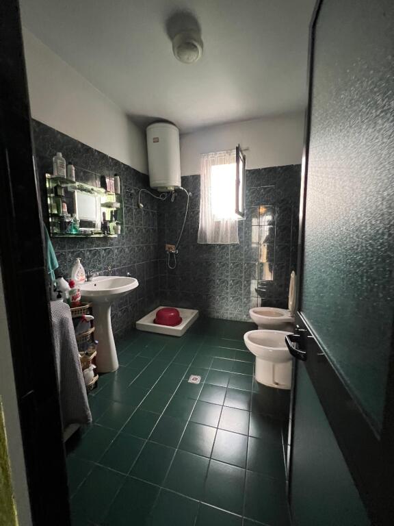 VILLA SU TRE PIANI IN VENDITA A 5 MAJI