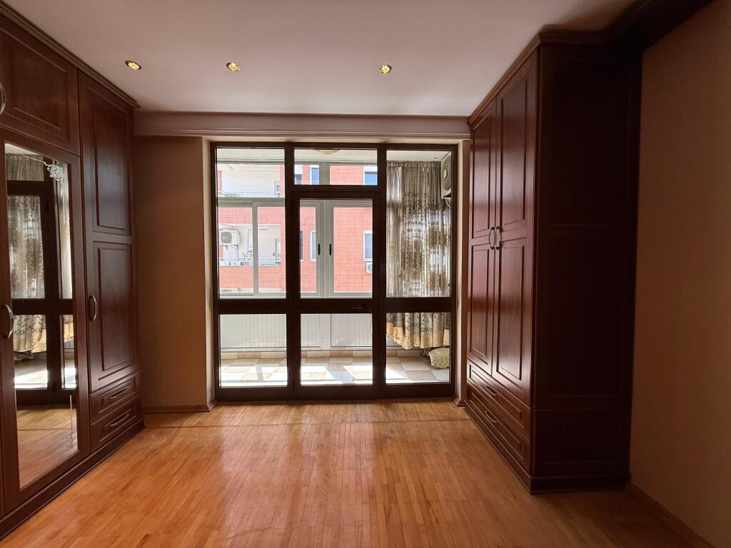 Apartament 2+1 per shitje, ne BLLOK,Mundesi ndarje ne 3 apartamente