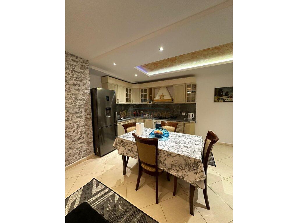 SHITET APARTAMENT 2+1 TEK RRUGA ELBASANIT