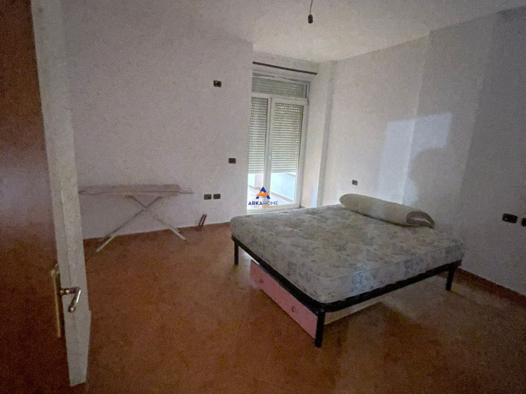 JEPET APARTAMENT ME QERA 3+1+BALLKON TE "KODRA E DIELLIT" 700 EURO