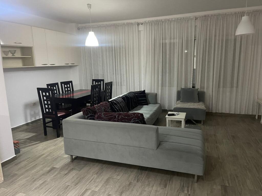 Jepet super apartament duplex (2+1+2) tek rezidenca Kodra e Diellit 2