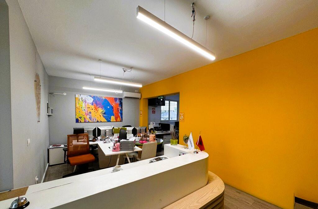 AMBIENTE COMMERCIALE OPEN SPACE PRESSO MYSLYM SHYRI !