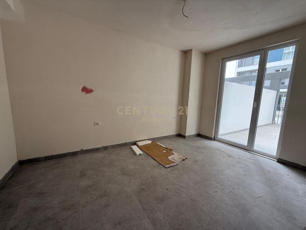 AFFITTASI APPARTAMENTO 1+1 CON VERANDA PER ABITAZIONE O UFFICIO !