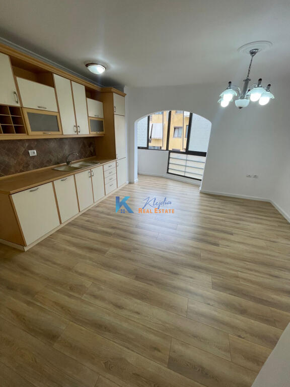 Apartament 2+1 per SHITJE te Ish Fusha e Aviacionit