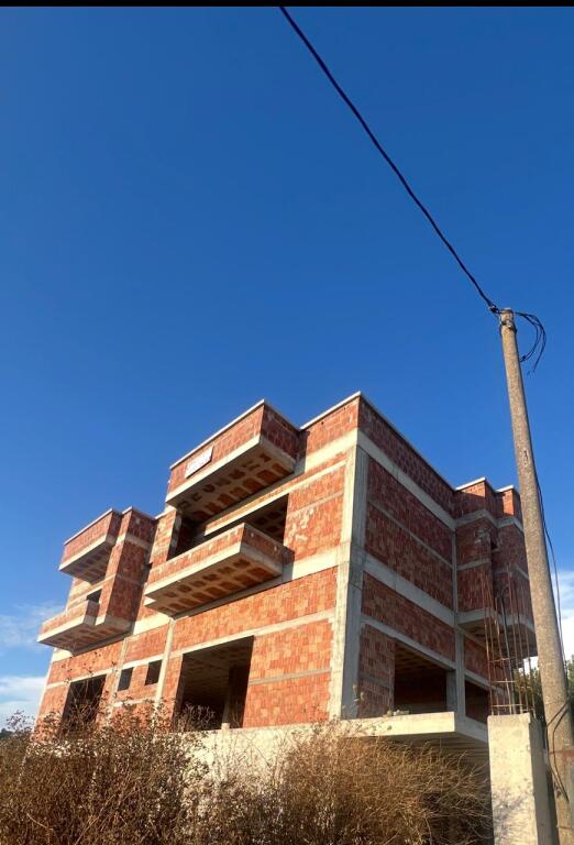 In vendita, villa su 3 piani Gjiri Lalzit, Durres