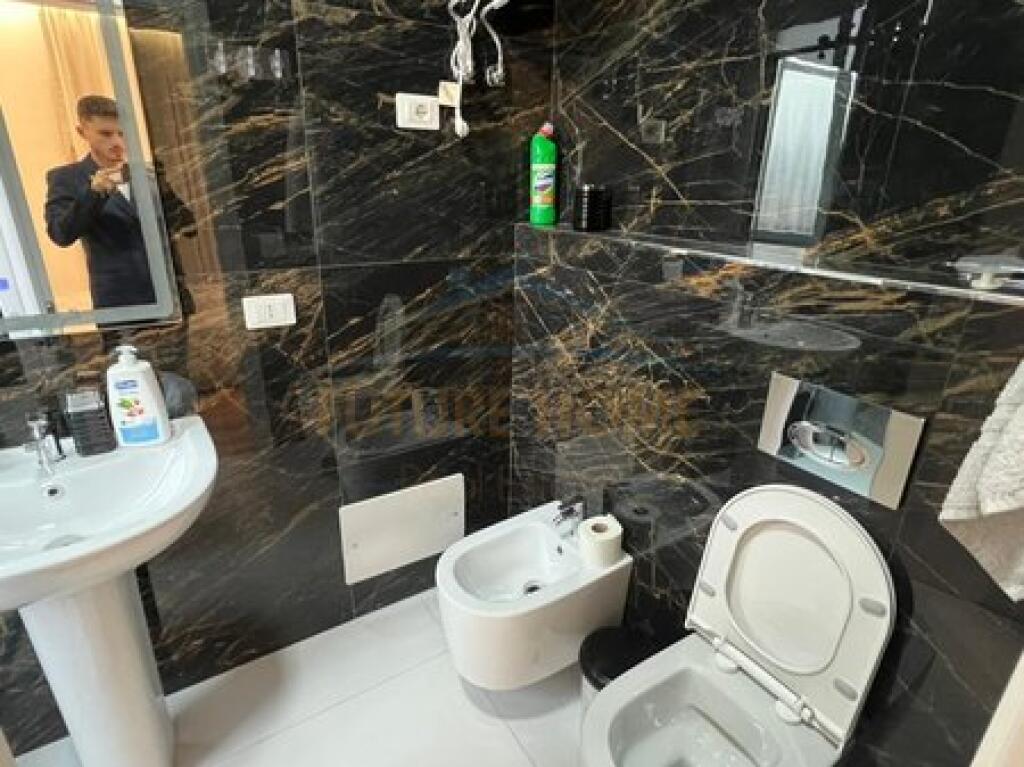 Qera, Apartament 2+1+2, Rruga 5 Maji, Tirane