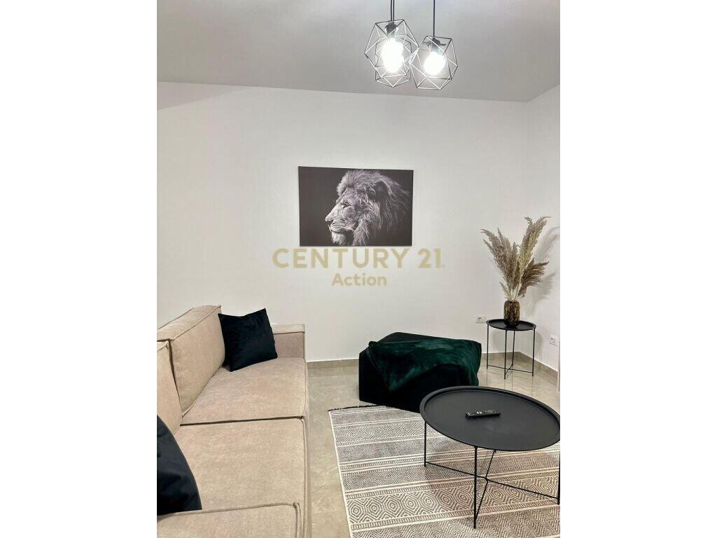JEPET ME QIRA APARTAMENT LUKSOZ NE MYSLYM SHYRI,PRANE TREGUT CAM!
