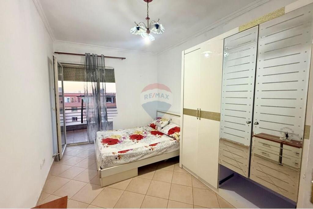 APARTAMENT 2+1 PER QIRA,REST..FRESKU