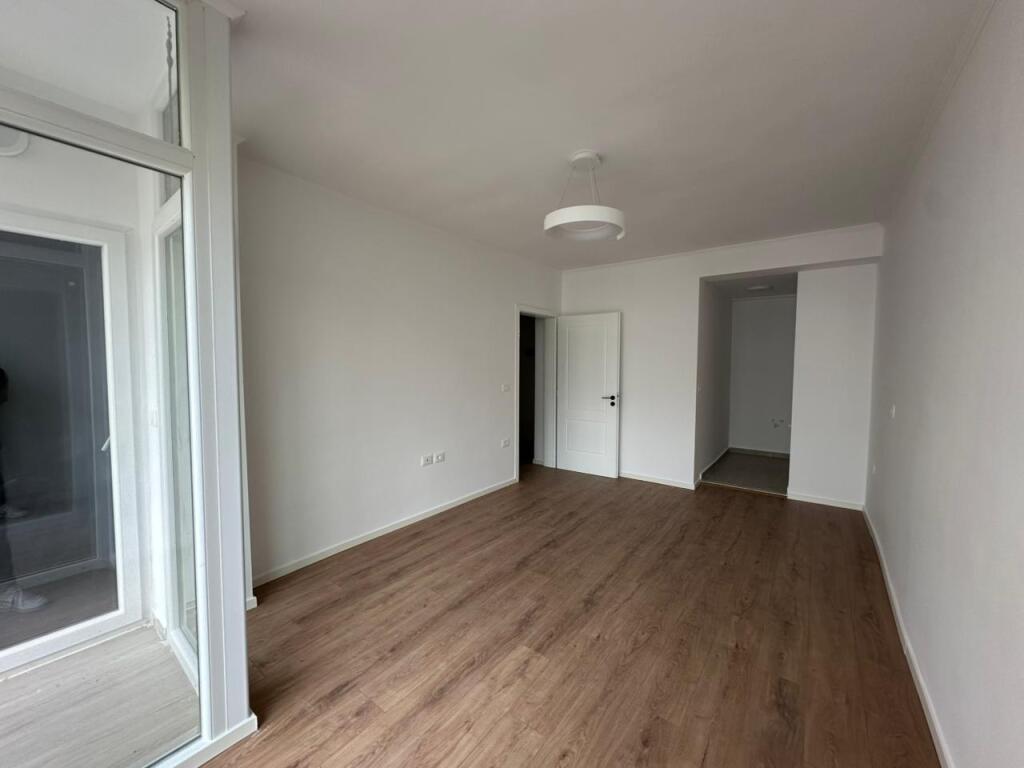 Apartament 1+1 per shitje prane Viva Market ne Don Bosko.