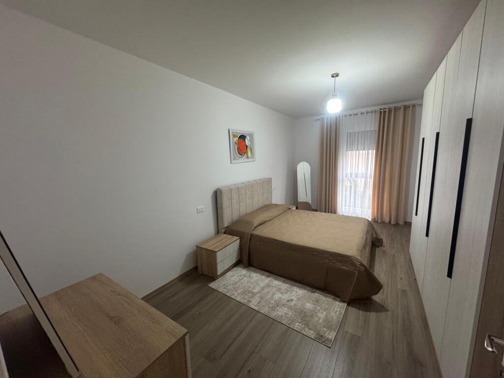 Apartament me qera 1+1 Xhamllik