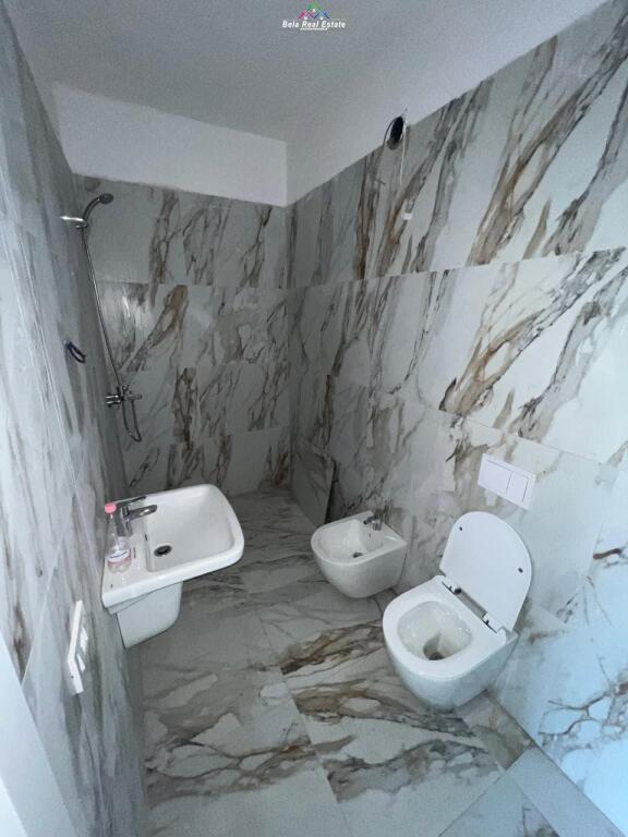 Ufficio In Affitto 3+1 Presso Mine Peza (ID BZ2702) Tirane