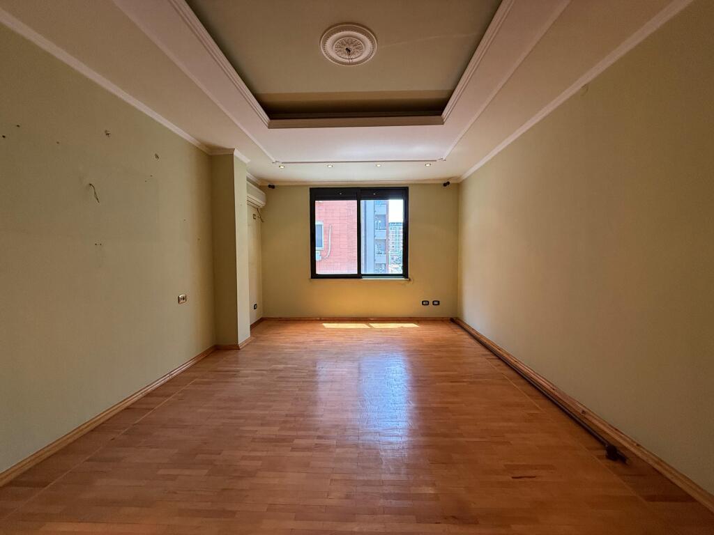 Apartament 2+1 per shitje, ne BLLOK,Mundesi ndarje ne 3 apartamente