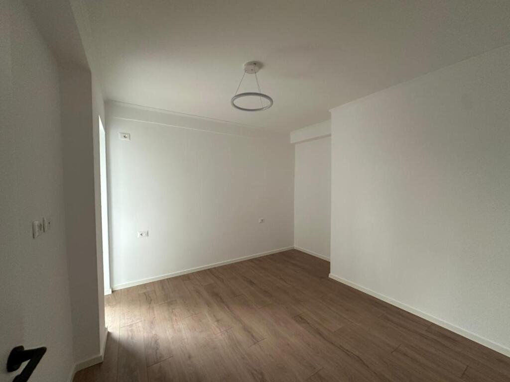 Apartament 1+1 per shitje prane Viva Market ne Don Bosko.