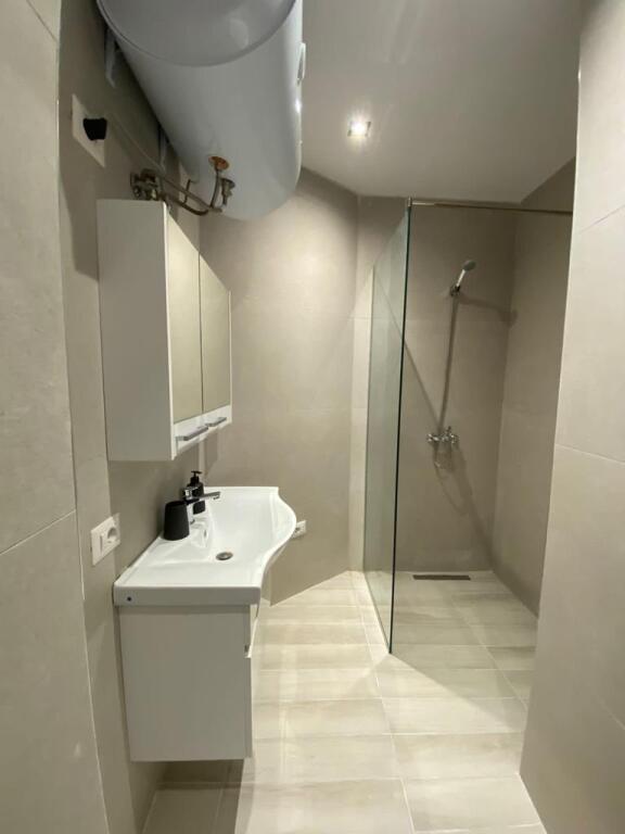 Jepet apartament 1+1 me qira prane 21 Dhjetorit