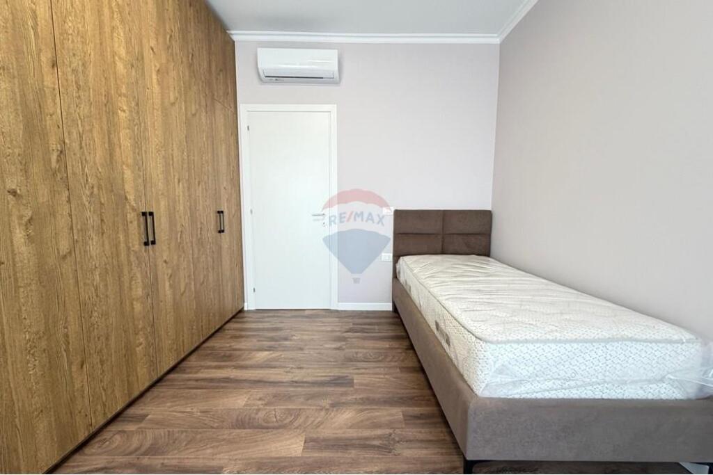 Apartament 2+1+post parkimi me qira Xhiamlliku!