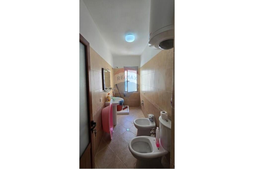 APARTAMENT 2+1 PER QIRA, prane Shparit Fresk