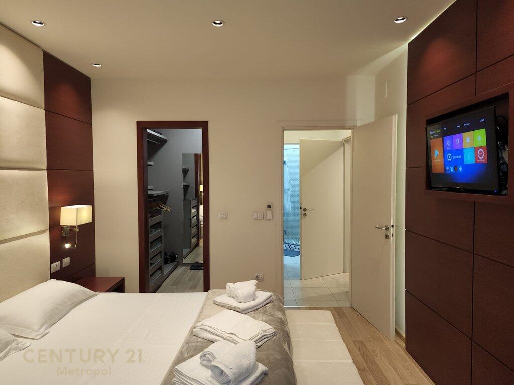 OFROJ PER SHITJE APARTAMENT 2+1 NE AMBASADOR 3, PRANE STADIUMIT!