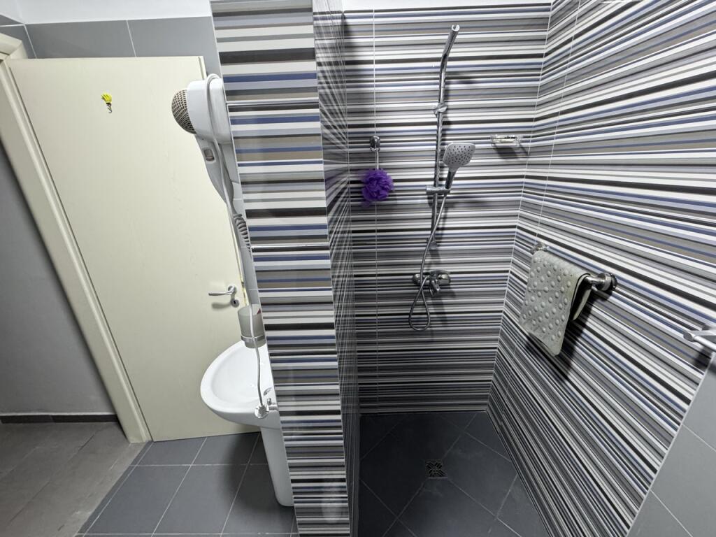 In Affitto: Appartamento 1+1 – Seconda Linea, Ampio Terrazzo, Durazzo