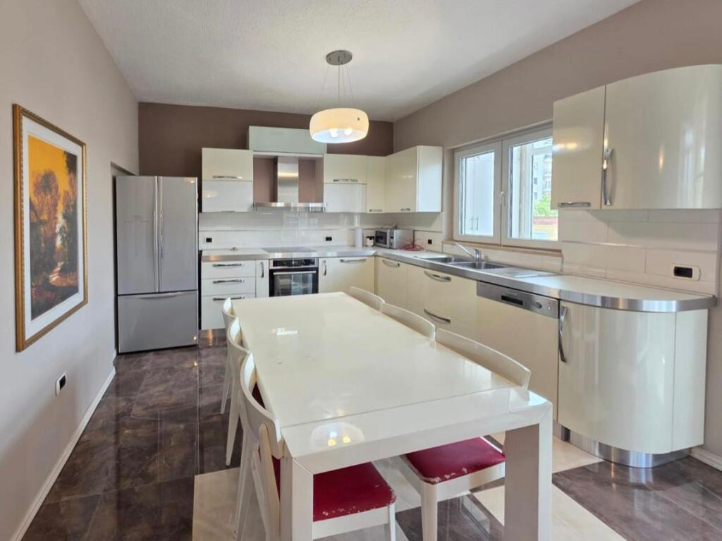 Apartament 2+1 per shitje ne BLLOK