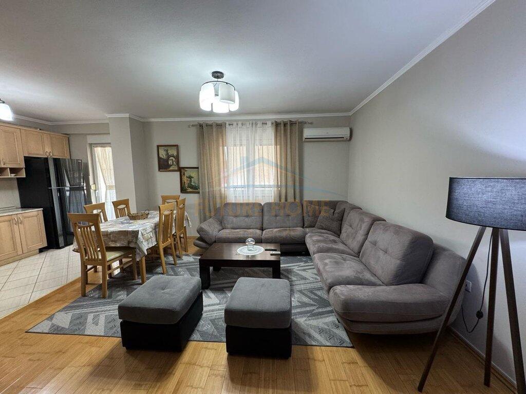SHITET APARTAMENT 2+1 PRANE STADIUMIT AIR ALBANIA
