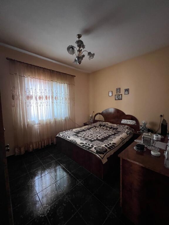 VILLA SU TRE PIANI IN VENDITA A 5 MAJI