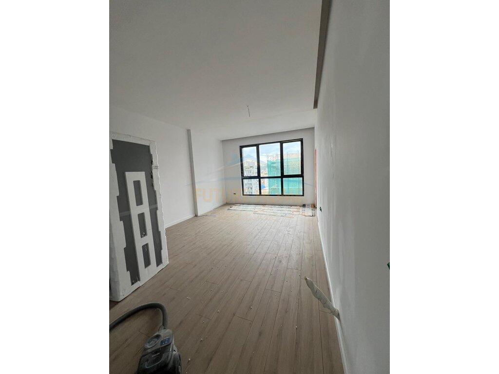VENDESI APPARTAMENTO 1+1 IN SQUARE 21, VIA KAVAJES