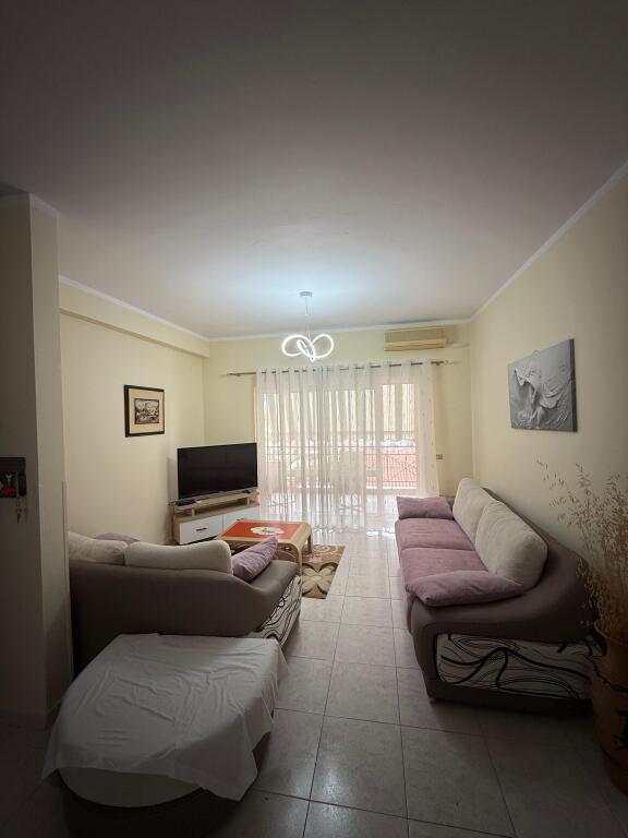 Rruga Kavajes Jepet Apartament 3+1+2 Me Qera