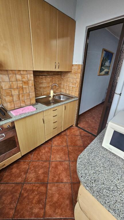 Sami Frasheri School 2+1 apartment for rent