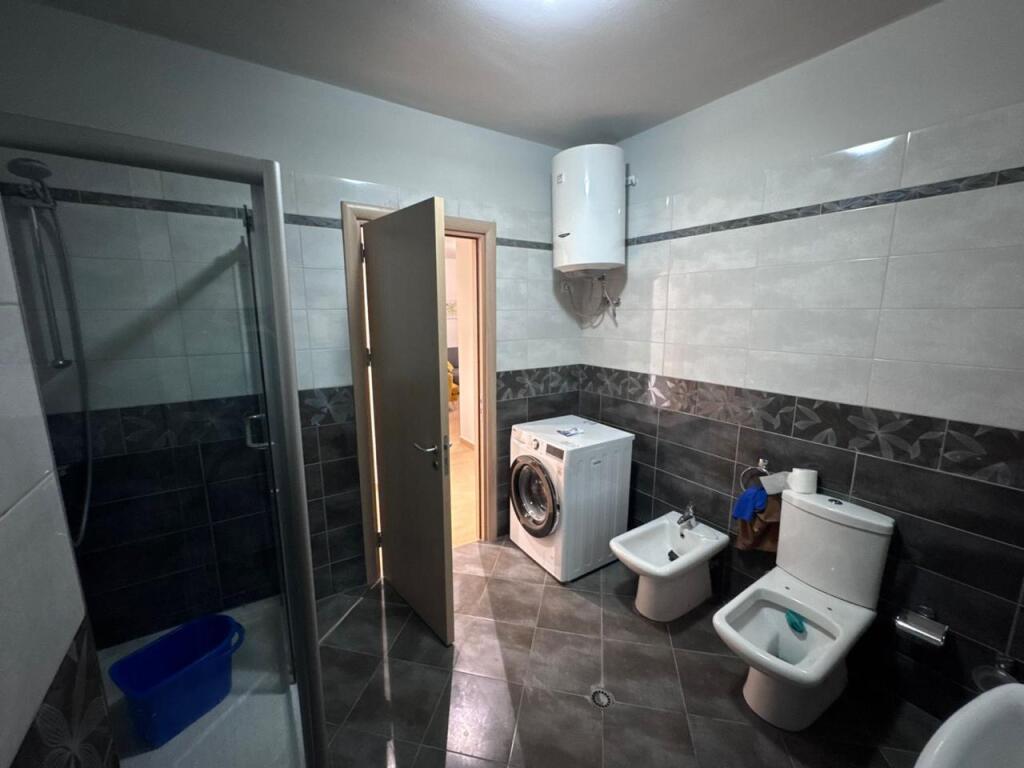 Rent, Apartment 3+1+2+parking space, "Rruga Peti" That Lake, Tirana
