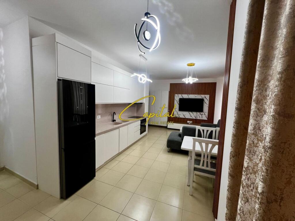 APARTAMENT ME QERA 2+1 BULEVARDI I RI 650 EURO