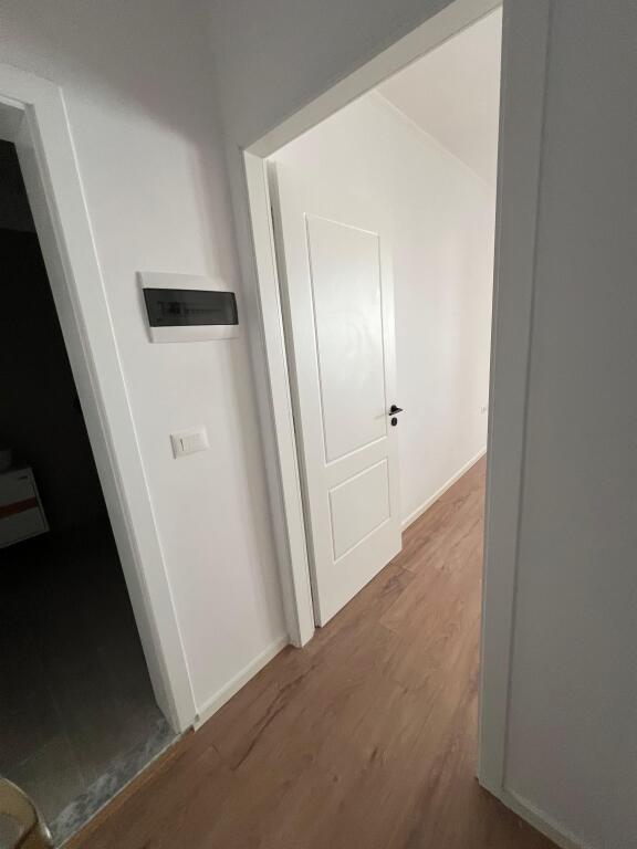 Shitet apartament 1+1+bllk