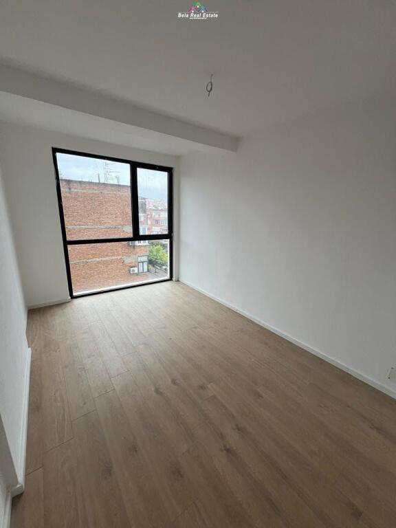 Ufficio In Affitto 3+1 Presso Mine Peza (ID BZ2702) Tirane