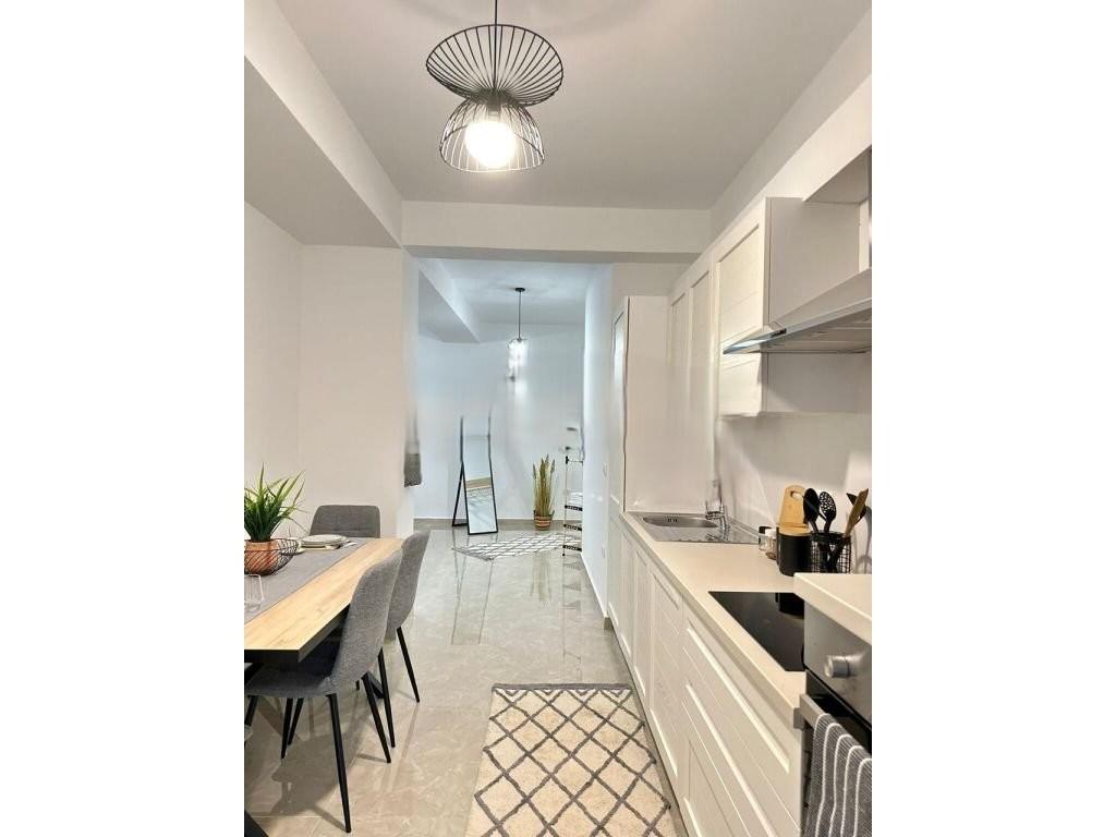 JEPET ME QIRA APARTAMENT LUKSOZ NE MYSLYM SHYRI,PRANE TREGUT CAM! 830 € /Muaj