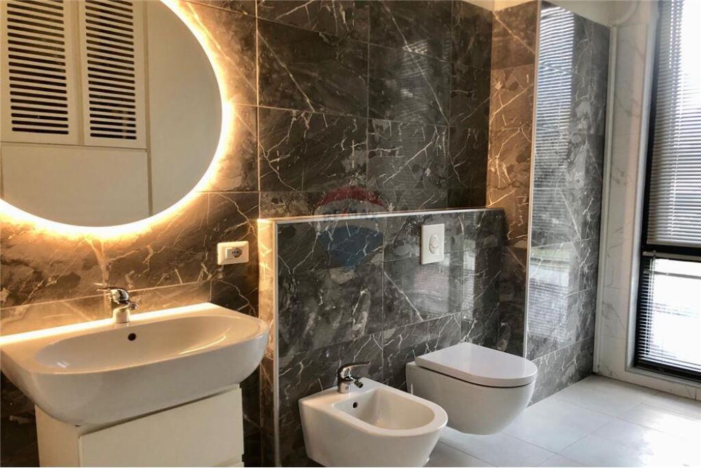 APARTMENT 2+1+2 PLUS PARKING FOR RENT AT PARK GATE!
