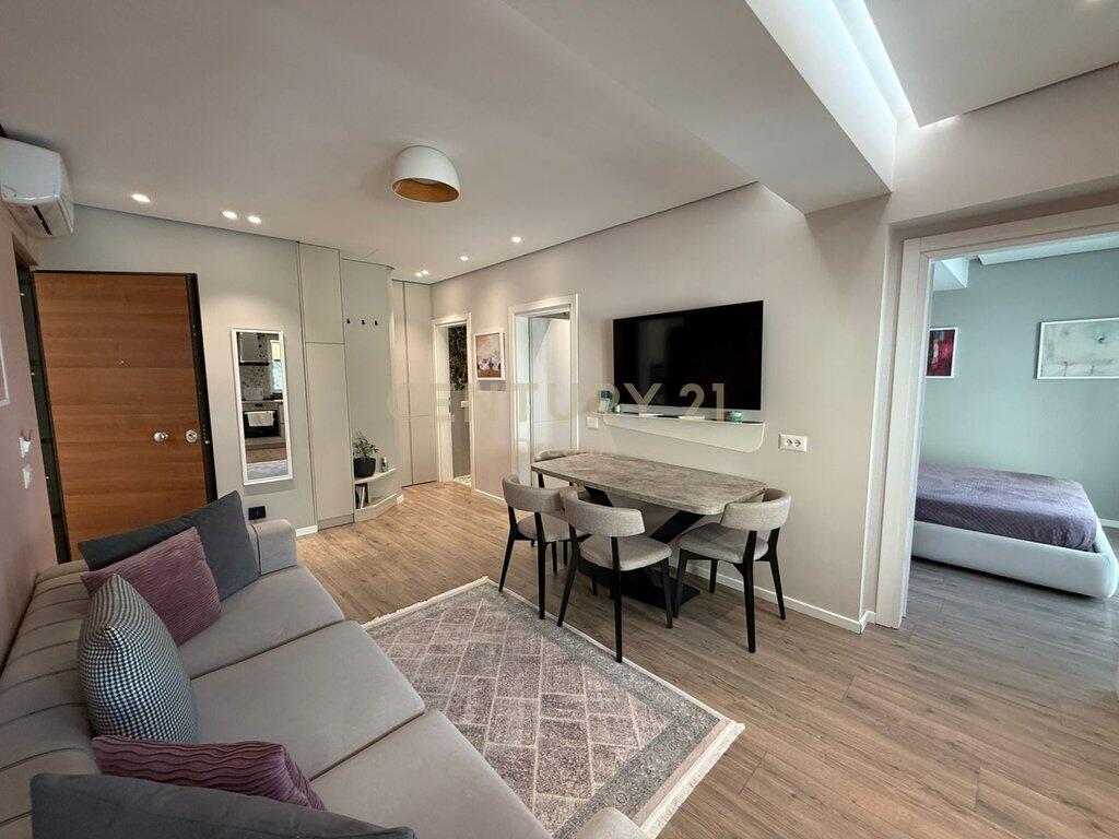 Shitet Apartament 2+1 ne Ish Bllok ‼️