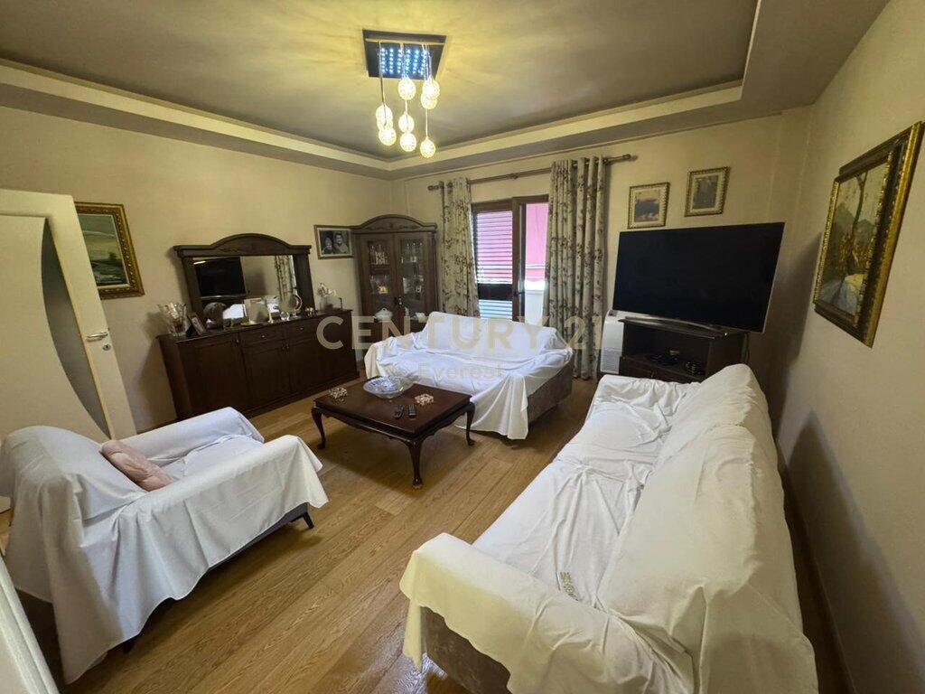 BRRYLI, SHESIM APARTAMENT 3+1+2+POST PARKIMI!