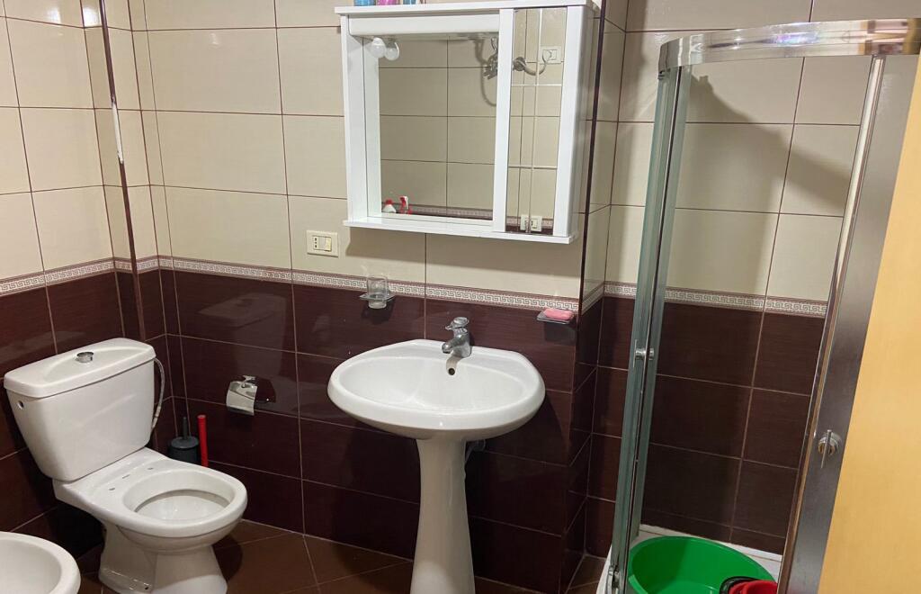 JEPET ME QIRA 1+1  PALLATET AGIMI 60.000 LEKE