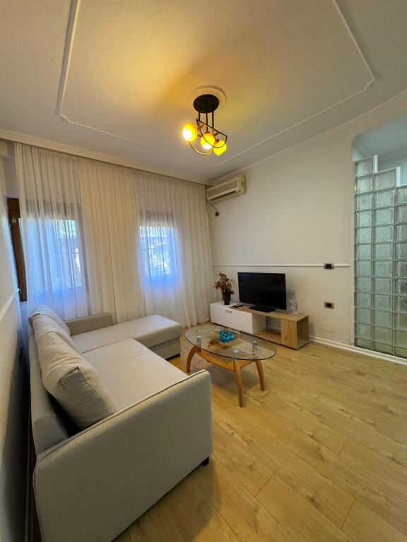 Shitet,Apartament 1+1 Rruga Bardhyl,Tirana.