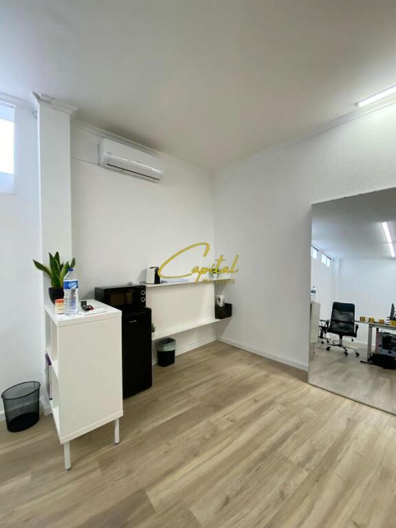 AMBIENTE COMMERCIALE IN AFFITTO 70 M2 MYSLYM SHYRI 700 EURO