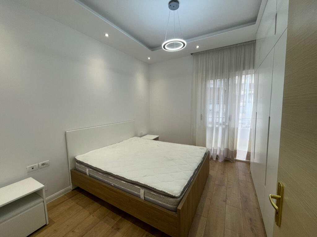 Apartament Ne Shitje 1+1 tek Kodra e Diellit (ID B110489) Tirane