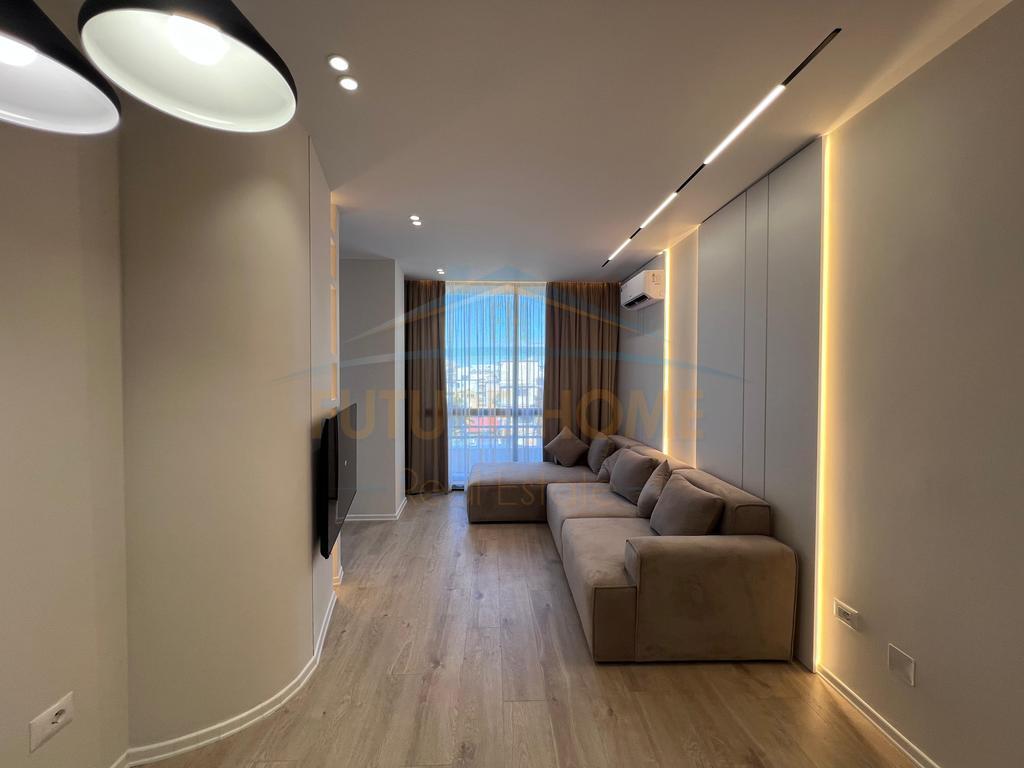 Shitet apartament 2+1 , 21 Dhjetori