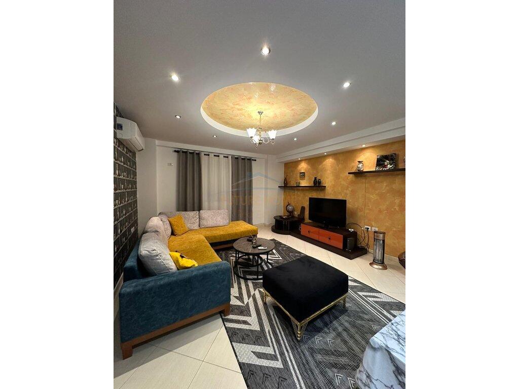 SHITET APARTAMENT 2+1 TEK RRUGA ELBASANIT