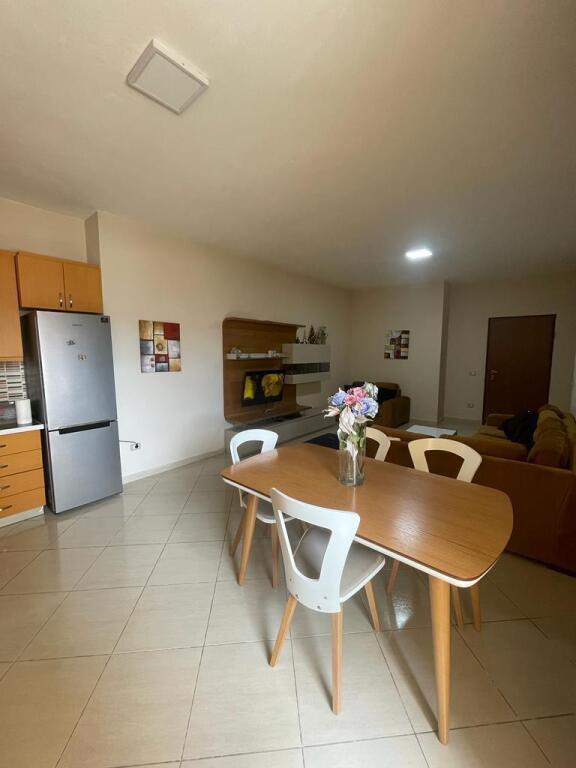 🏠 Shitet Apartament 2+1 – Kompleksi Delijorgj, Rruga e Kavajës