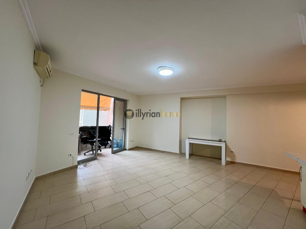 Affittasi, Appartamento 2+1+2 Bagni, “9-Piani”, Tirana