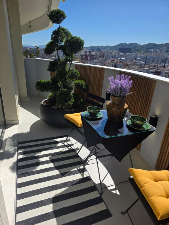 Super apartament 1+1 per shitje,Vasil Shanto,Pallat i 2025