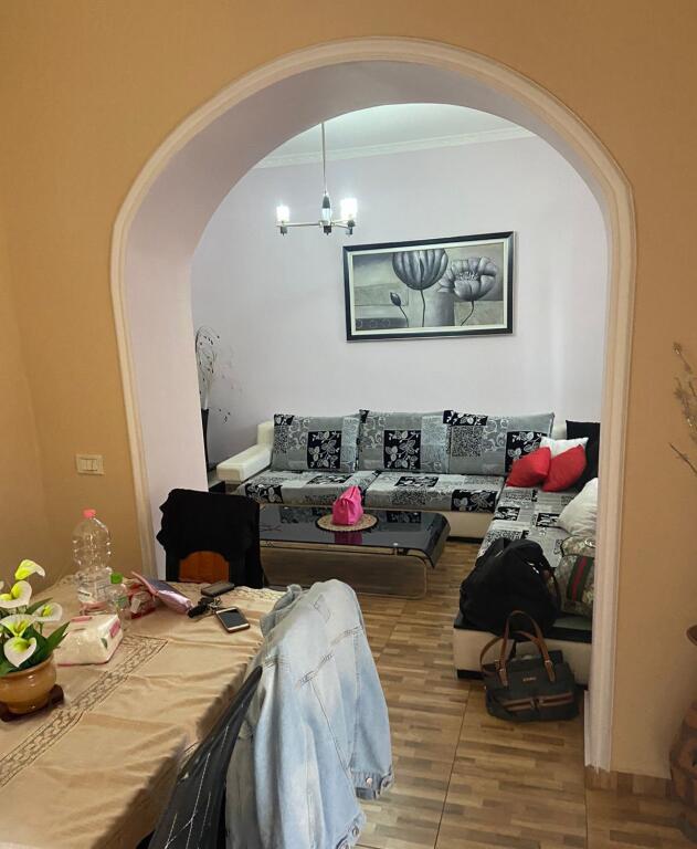 JEPET ME QIRA 1+1  PALLATET AGIMI 60.000 LEKE
