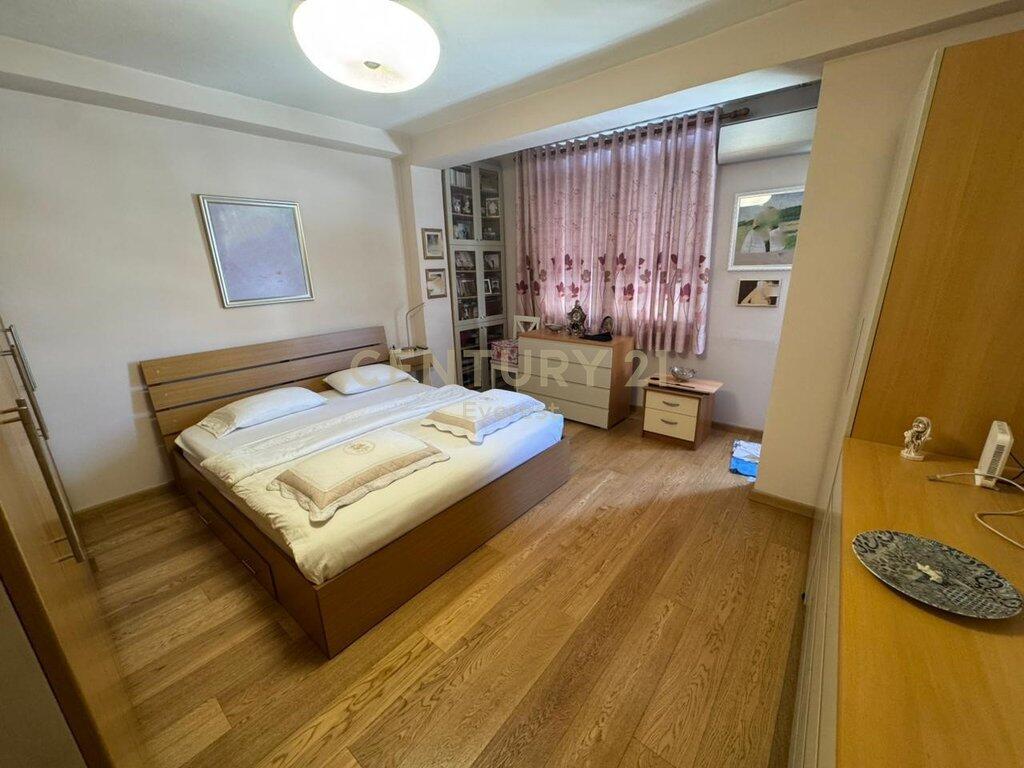 BRRYLI, SHESIM APARTAMENT 3+1+2+POST PARKIMI!
