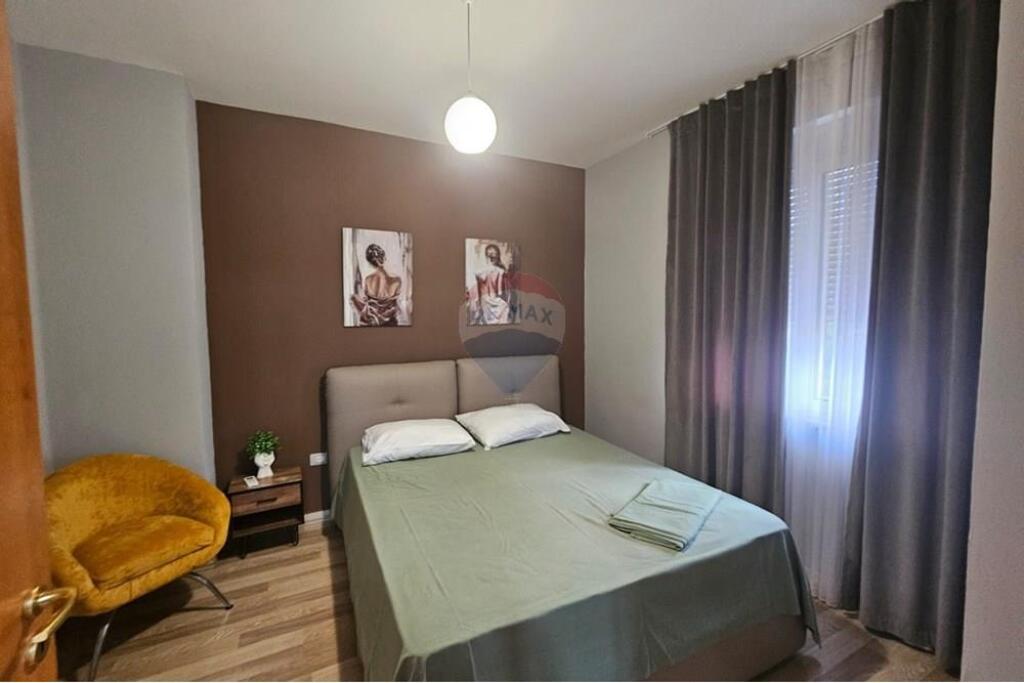 Apartament 1+1 per qira tek Pazari i Ri!